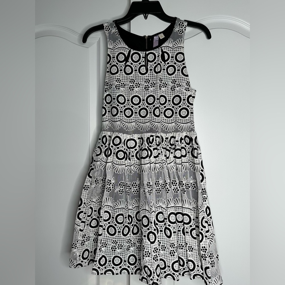 Women’s Sleeveless Lace Print Flowy Dress by Alya